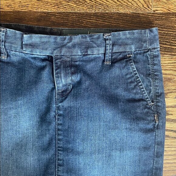 Denim Jean Mini Skirt Medium Wash Size 4 Stretch - Picture 2 of 8